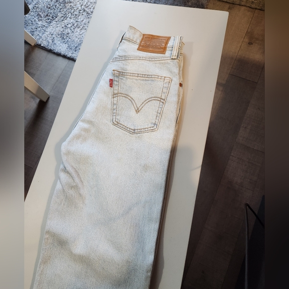 Levis studded/jewel jeans - Picture 2 of 4